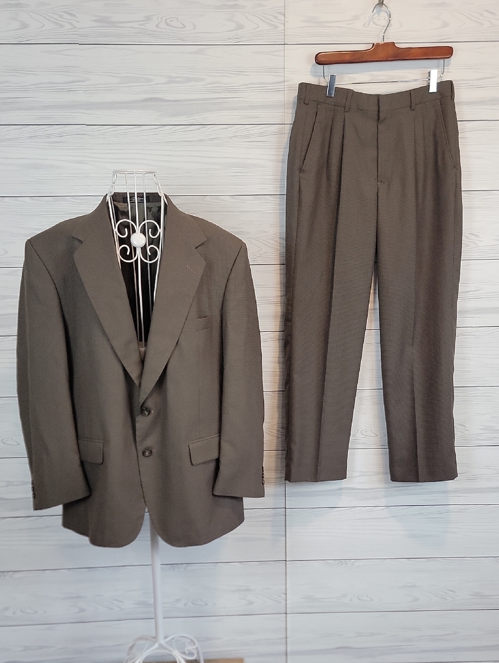 Towncraft  Men's Suit Blazer & Trousers - Light Brown Size 42S  32" X 29"